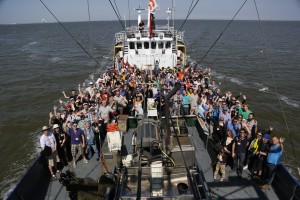 Deelnemers van de conferentie op de garnalenkotter Texel 10. Foto: Casper ter Kuile.