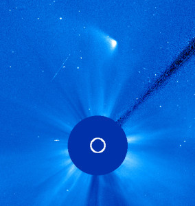 Komeet ISON een dag na de dichtste nadering tot de zon