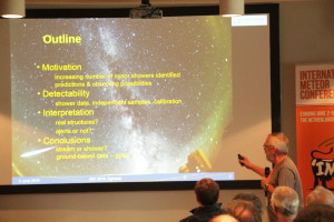 Jürgen Rendtel tijdens zijn presentatie Minor meteor shower activities.