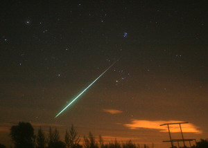 Heldere meteoor, ook wel vuurbol genoemd, tijdens de Perseïdennacht van 11 op 12 augustus, vanuit Buisscheure, Noord-Frankrijk. Foto: Roy Keeris